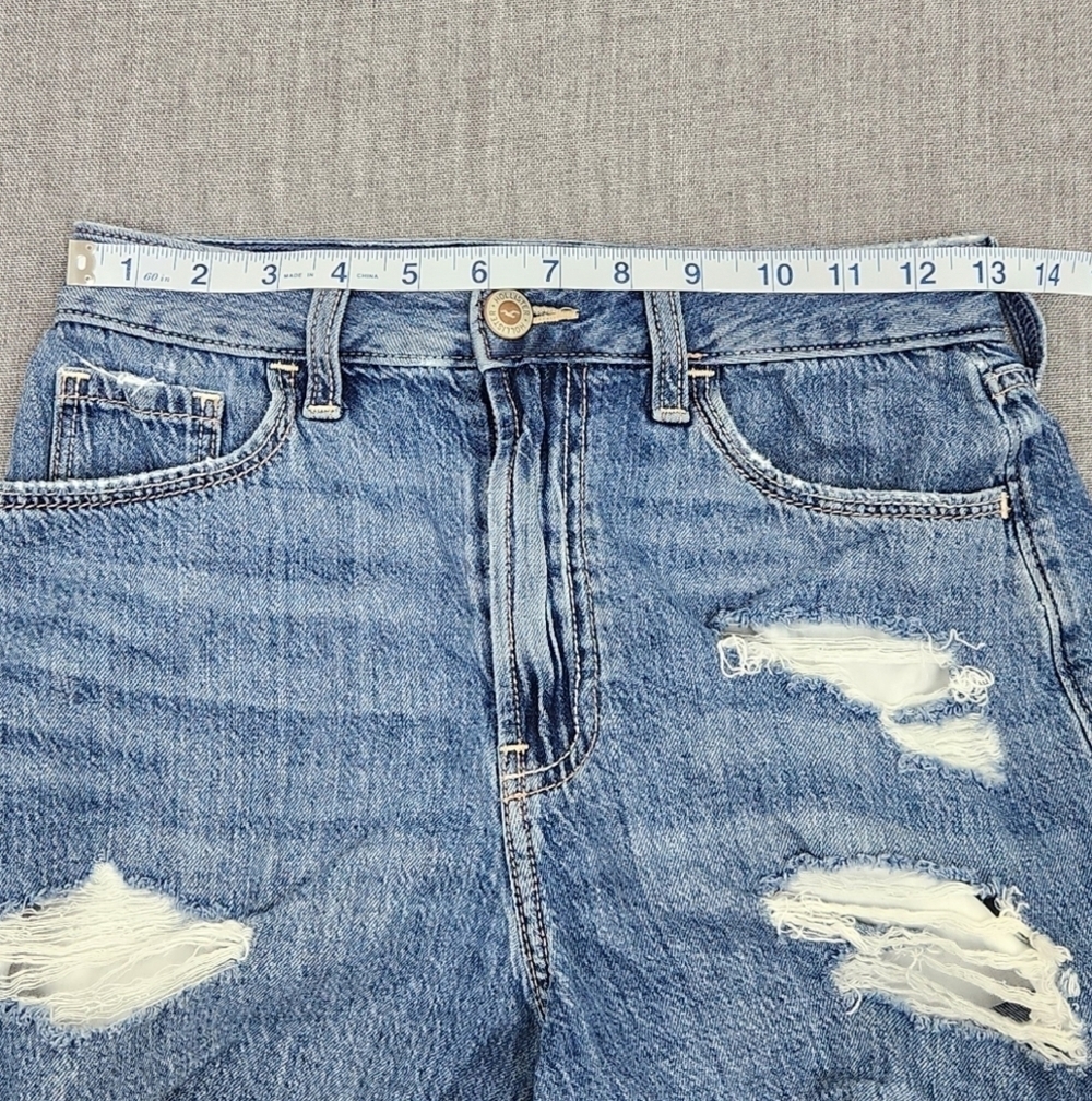 Hollister Ultra High-Rise 90s Distressed Style Shorts 100% Cotton. 0 - Picture 5 of 10